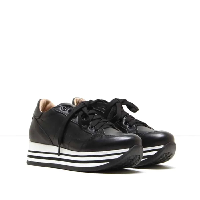 STELLA SNEAKER Retro Basketball Sneaker Design  