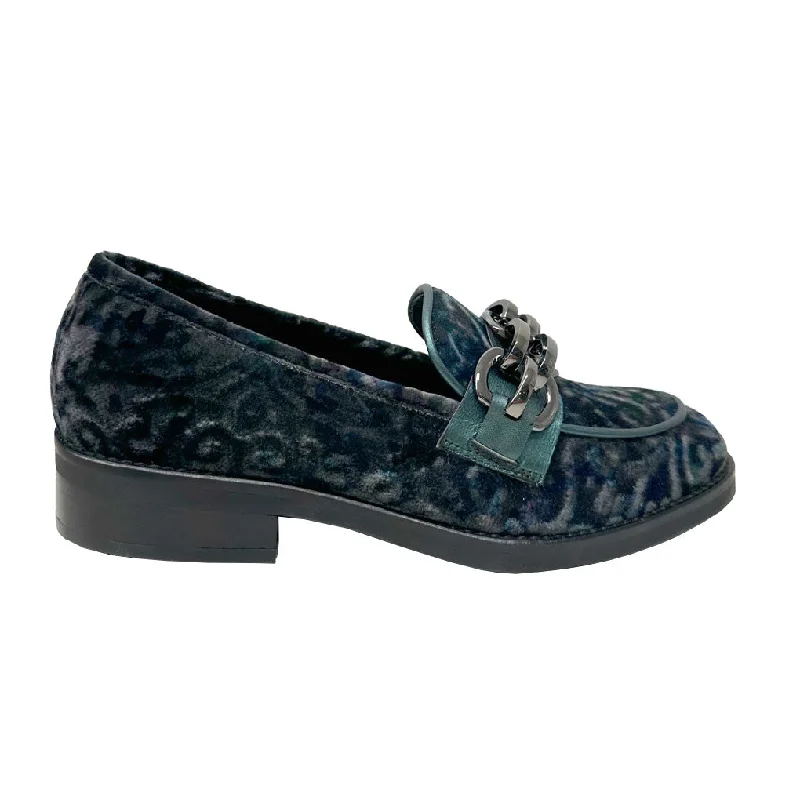 10650 Omega Upcycled Shoe Look  