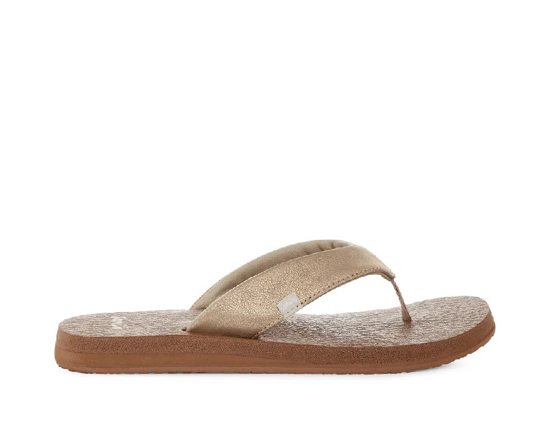 Sanuk Women's Yoga Mat Metallic Sandal Champagne Leather Driving Shoe Style  
