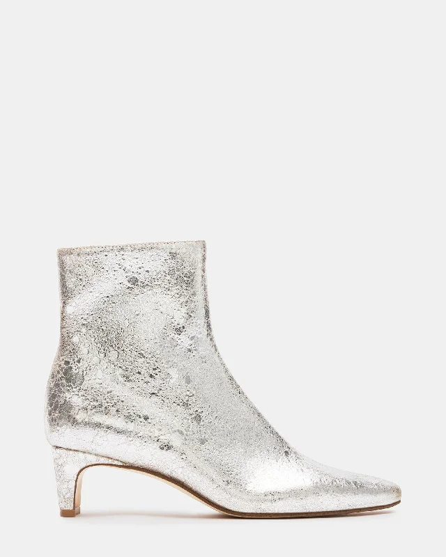 DELVIE SILVER LEATHER Upcycled Shoe Look  