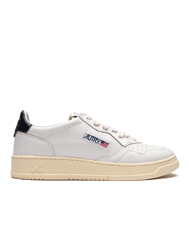Medalist Leather White/Greet Quick - Dry Hiking Shoe Style   