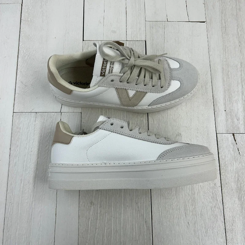 Victoria Barcelona Sneakers Monochromatic Shoe Look  