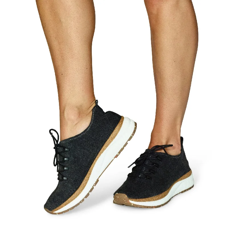 Charcoal (grey)