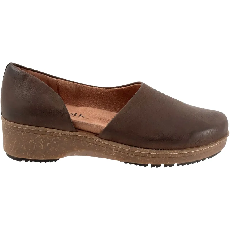 Women's Soft Walk Addie Dark Brown Nubuck Quilted Shoe Design  