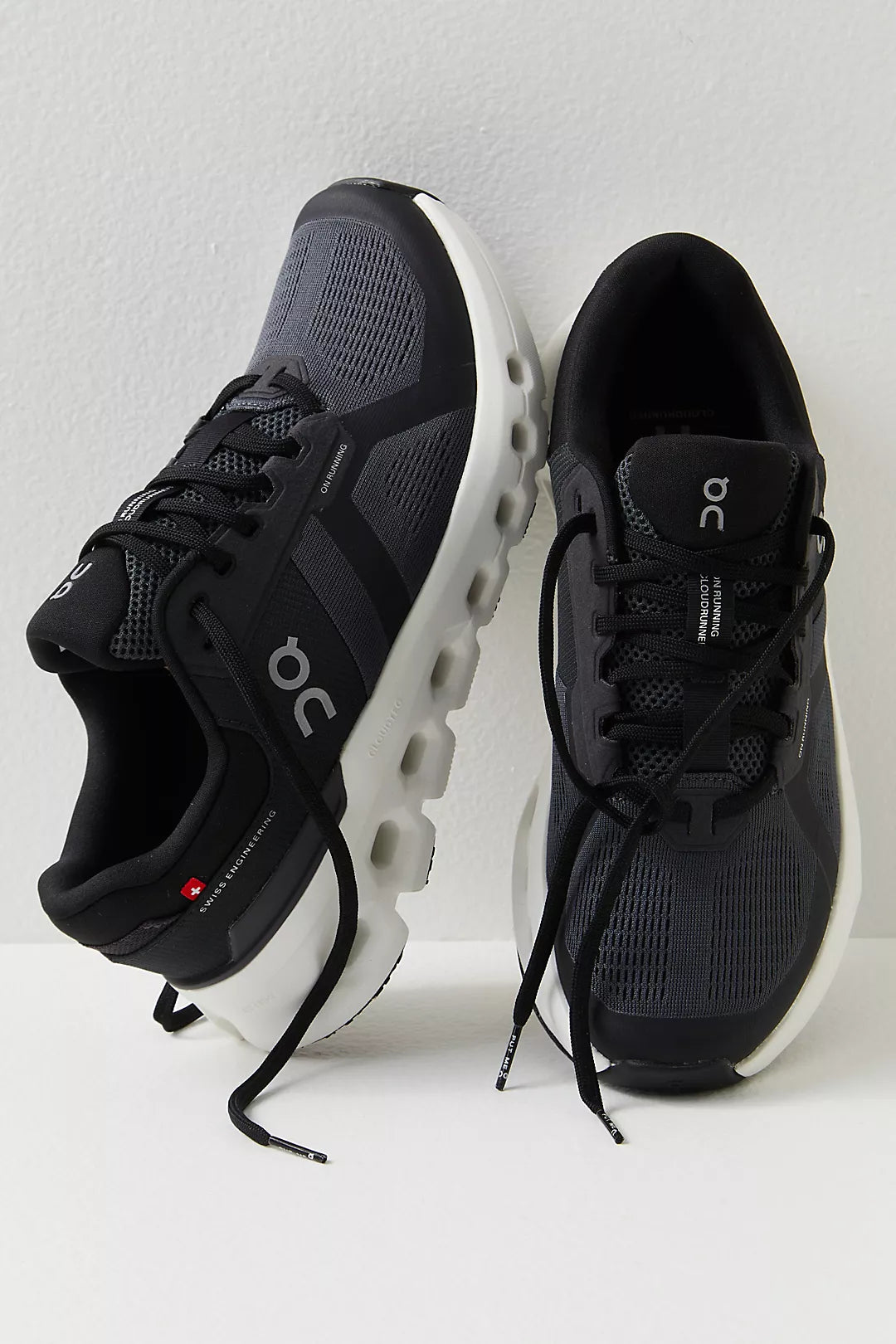 CLOUDRUNNER2 WOMEN ECLIPSE/BLACK Glow - in - the - Dark Shoe Design  