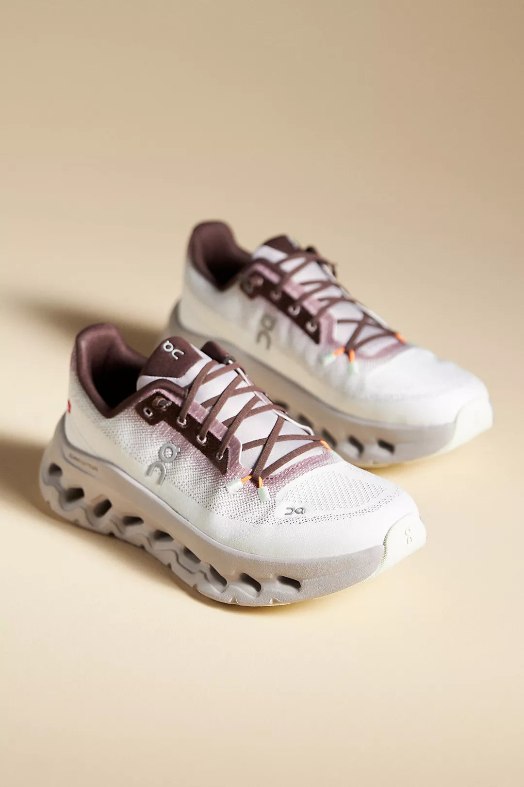 CLOUDTILT WOMEN QUARTZ/PEARL Retro Basketball Sneaker Design  