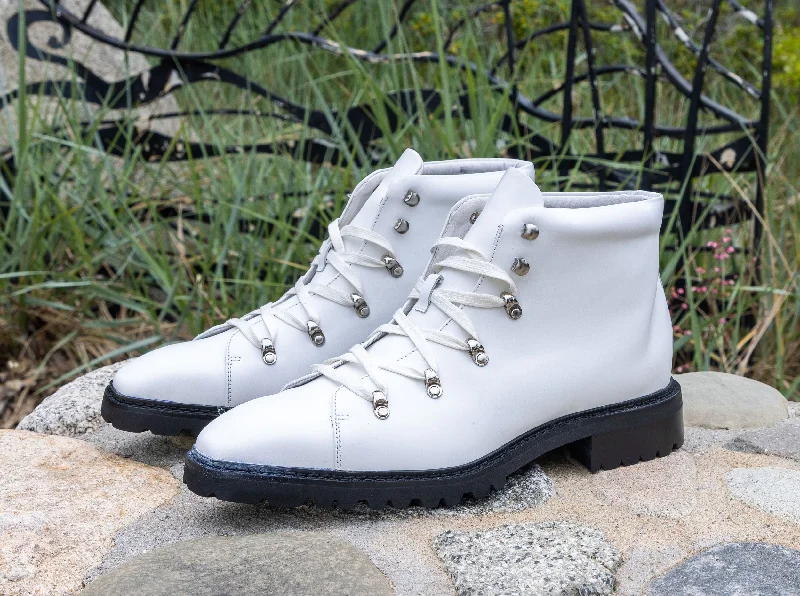 Style: 516-02-White British Gentleman Oxford Style  
