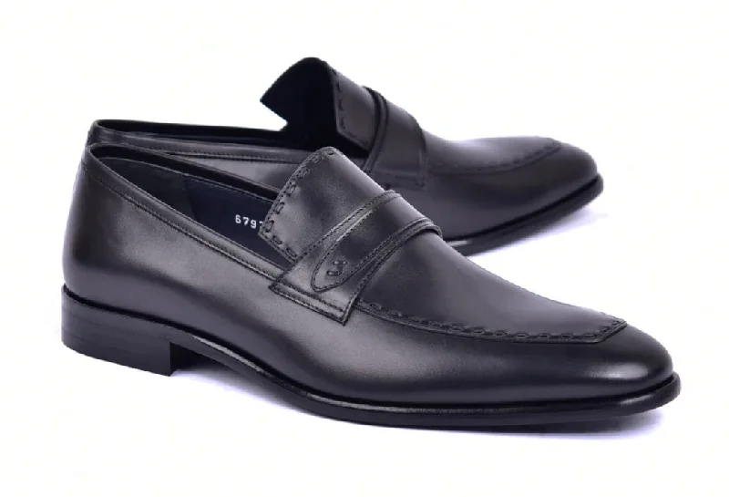 Style: 6797-Black Two - Tone Shoe Design  