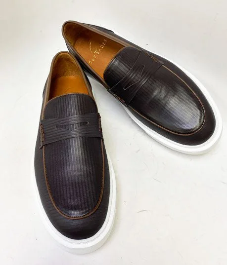 Style: 811200-Brown Upcycled Shoe Look  