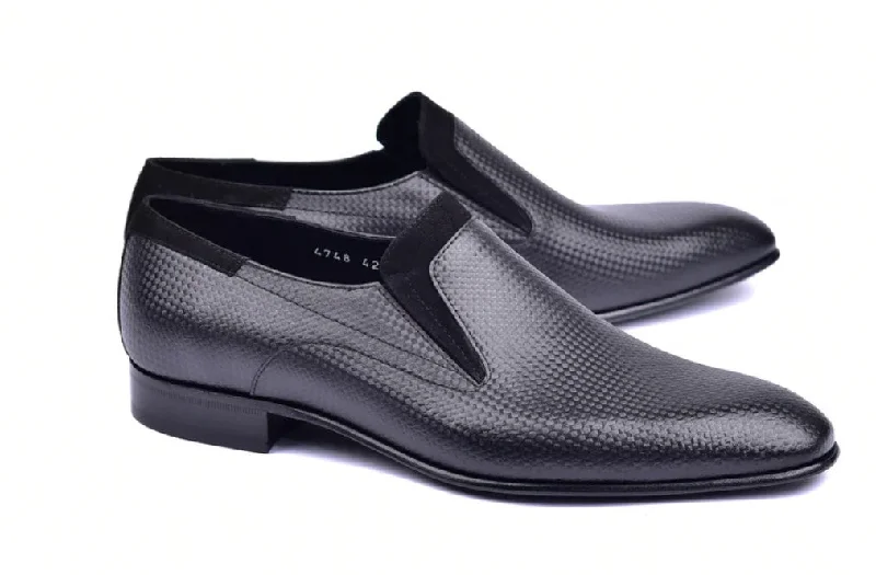 Style: Corrente 4748-Black Minimalist Sneaker Style  