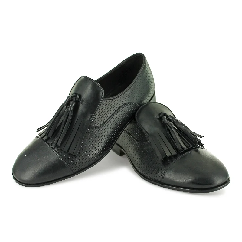 16/888 - Black Tassle/Fringe Combo Minimalist Sneaker Style  