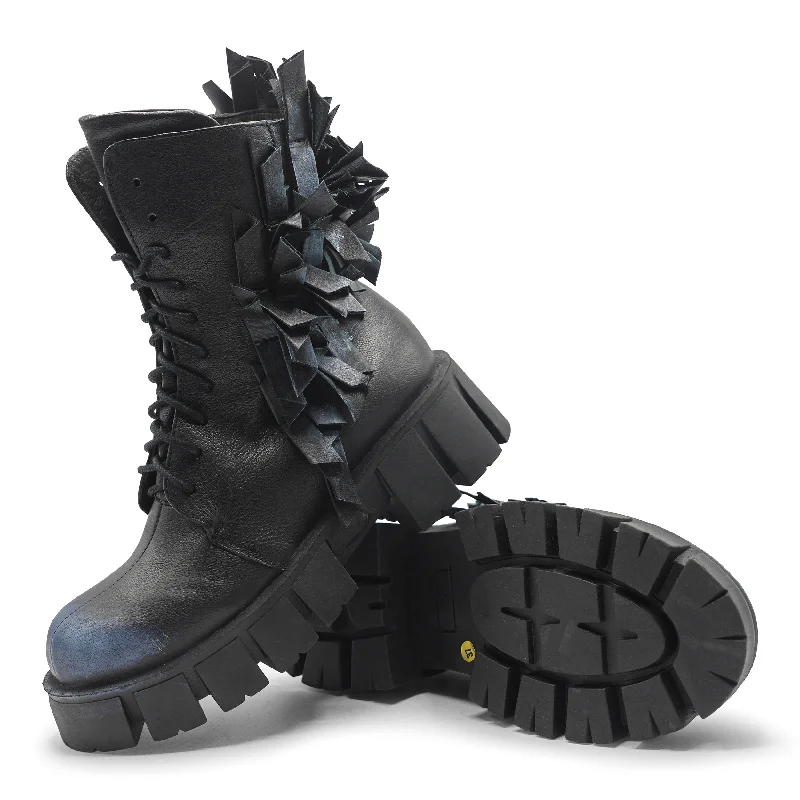 RILEY - The Crow Tech - Inspired Sneaker Look  